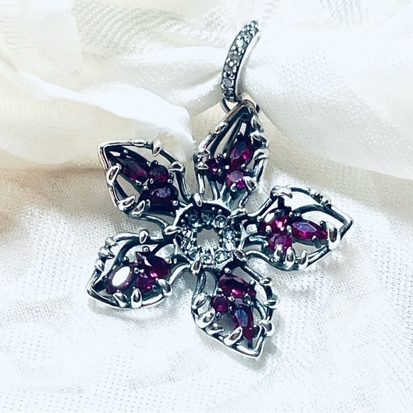 👹 NWOT Stranger Things Demogorgon Charm ⚡ - Picture 7 of 15